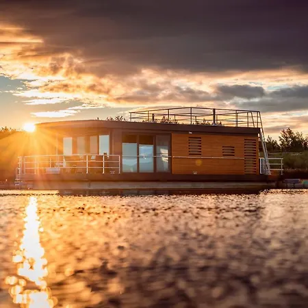 Floatinghouses Baerwalder Holiday home Klitten