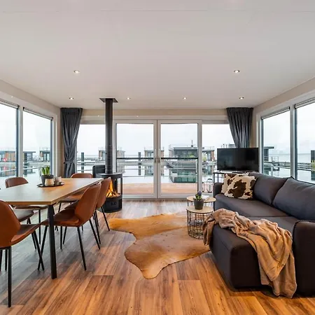 Holiday home Floatinghouses Baerwalder Klitten
