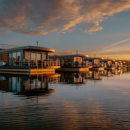 Holiday home Floatinghouses Baerwalder *