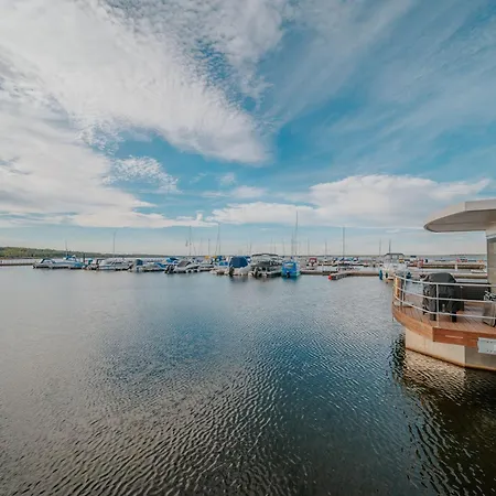 Holiday home Floatinghouses Baerwalder
