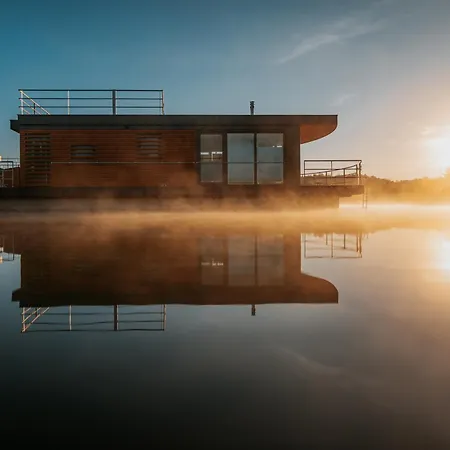 Floatinghouses Baerwalder Holiday home *